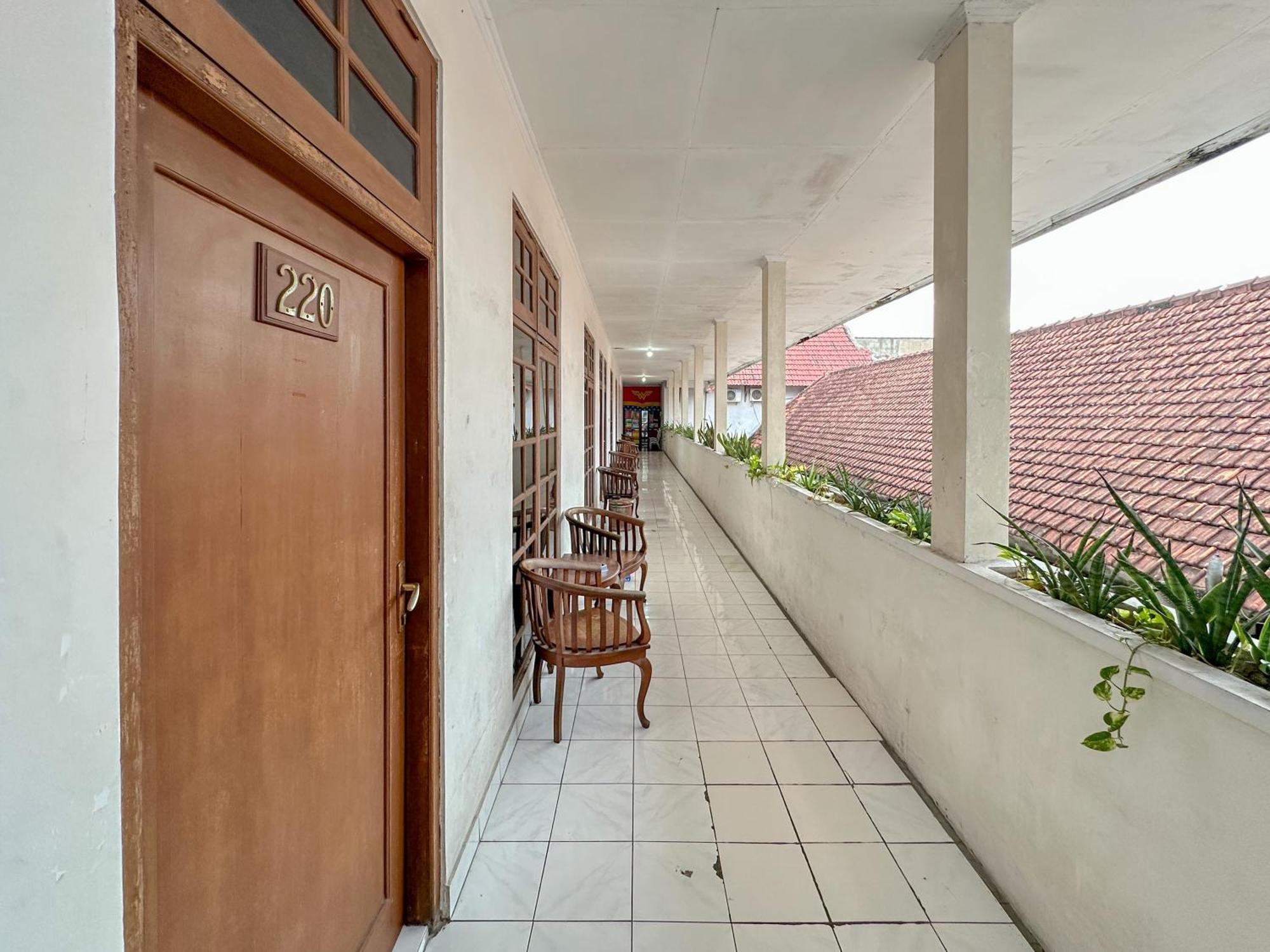 Hotel Dewi Sri Redpartner Yogyakarta Kültér fotó