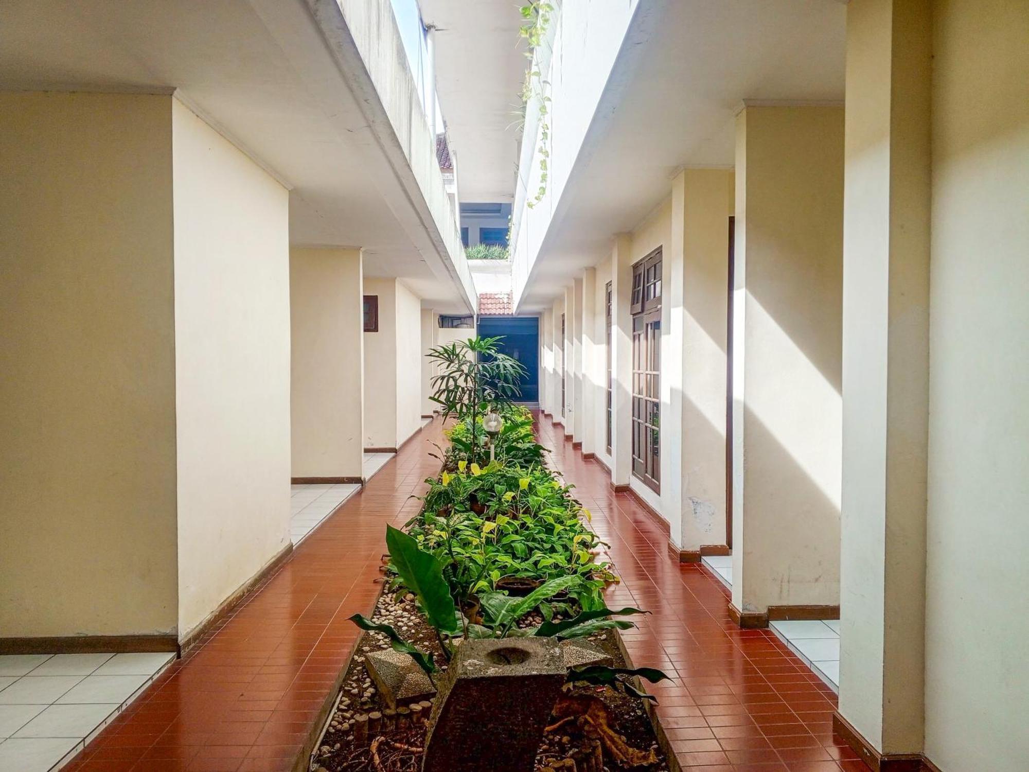 Hotel Dewi Sri Redpartner Yogyakarta Kültér fotó