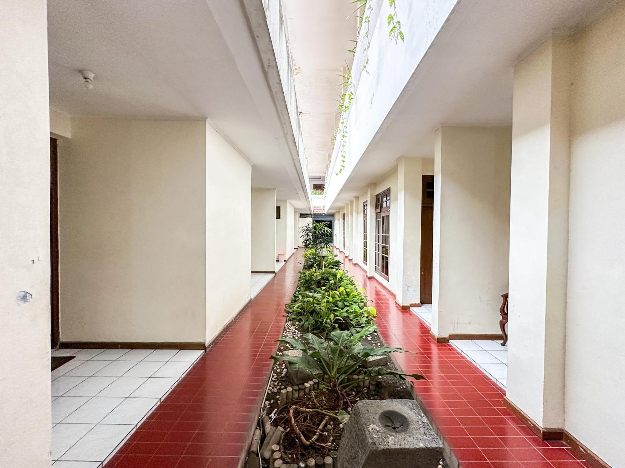 Hotel Dewi Sri Redpartner Yogyakarta Kültér fotó