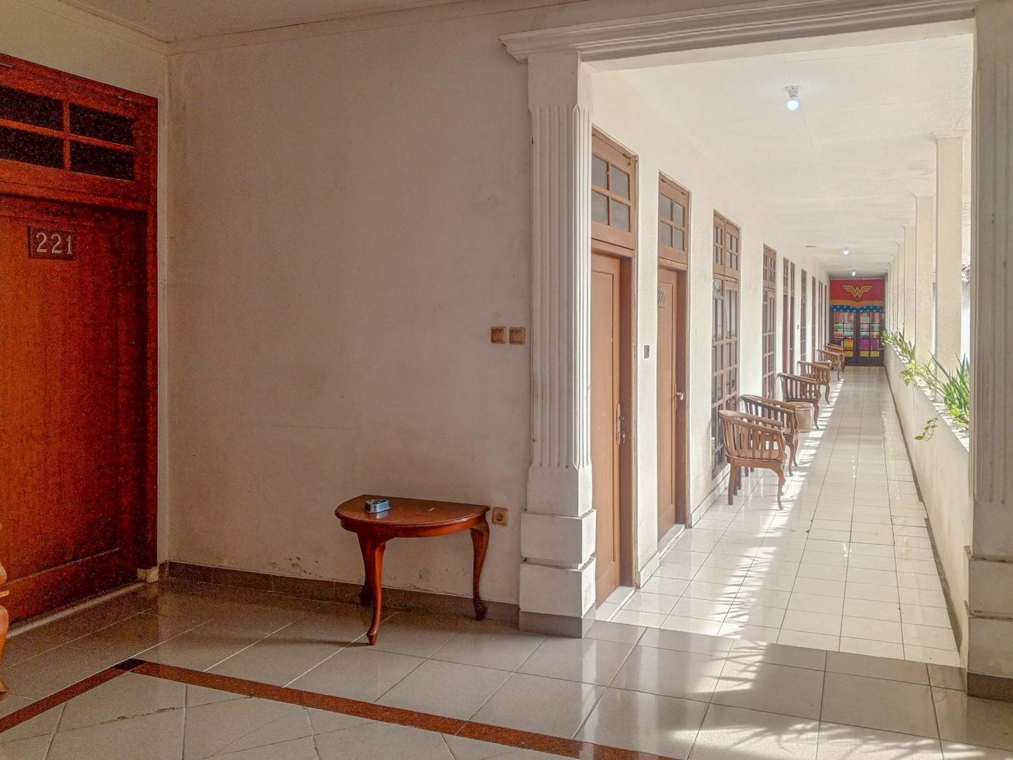 Hotel Dewi Sri Redpartner Yogyakarta Kültér fotó