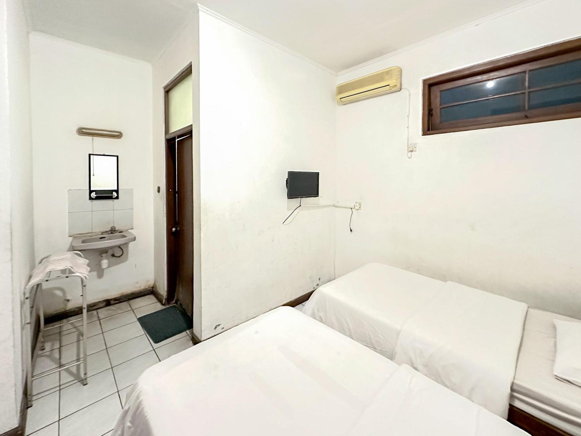 Hotel Dewi Sri Redpartner Yogyakarta Kültér fotó