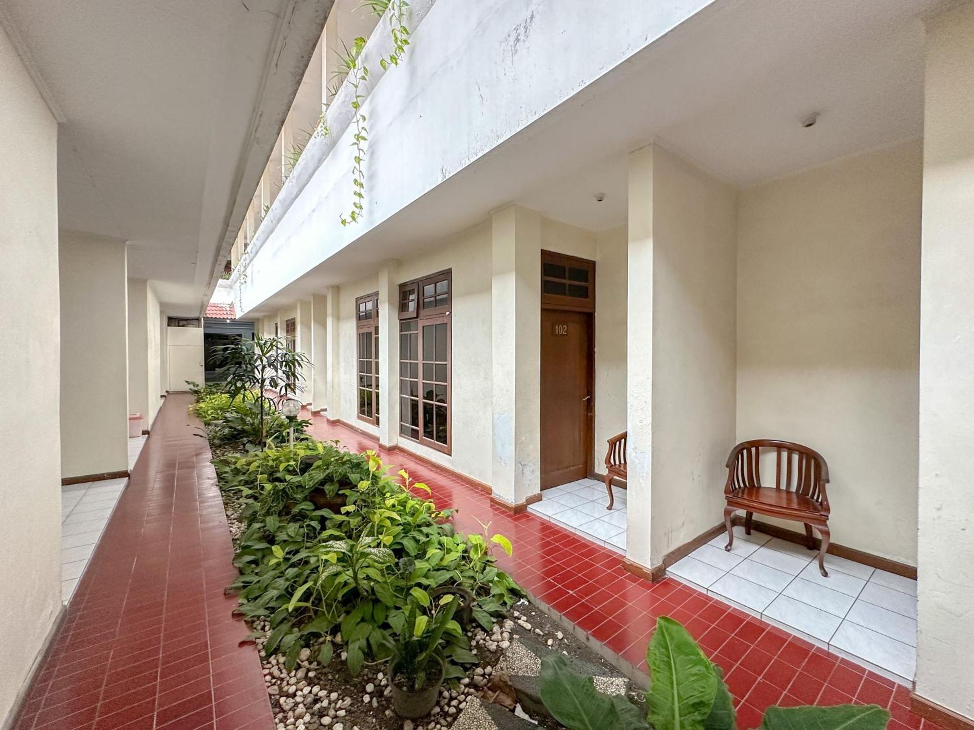 Hotel Dewi Sri Redpartner Yogyakarta Kültér fotó