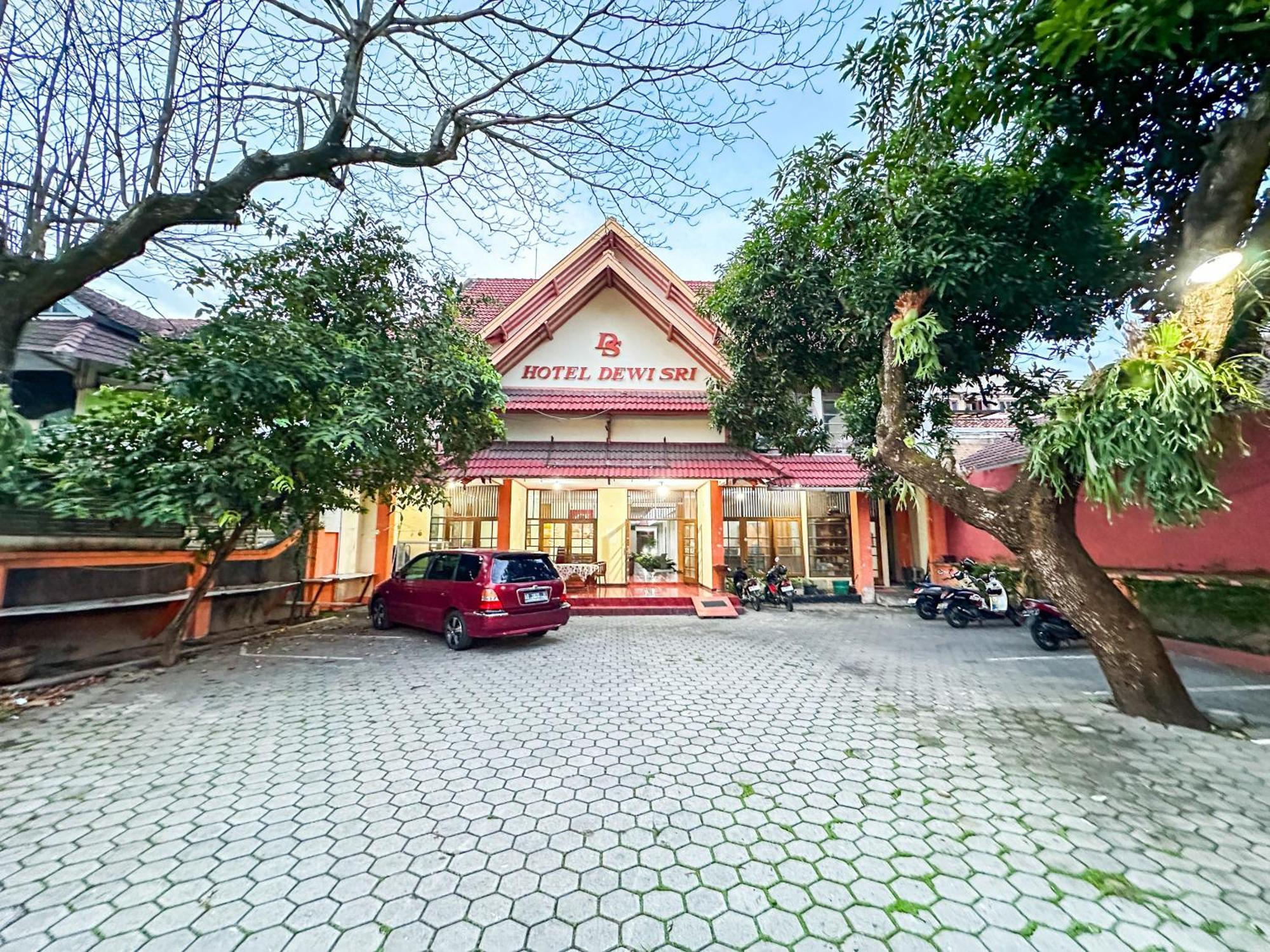Hotel Dewi Sri Redpartner Yogyakarta Kültér fotó