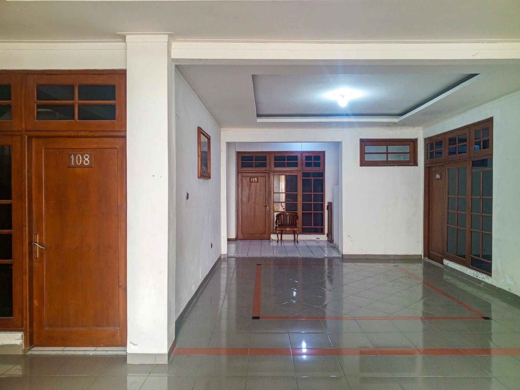 Hotel Dewi Sri Redpartner Yogyakarta Kültér fotó