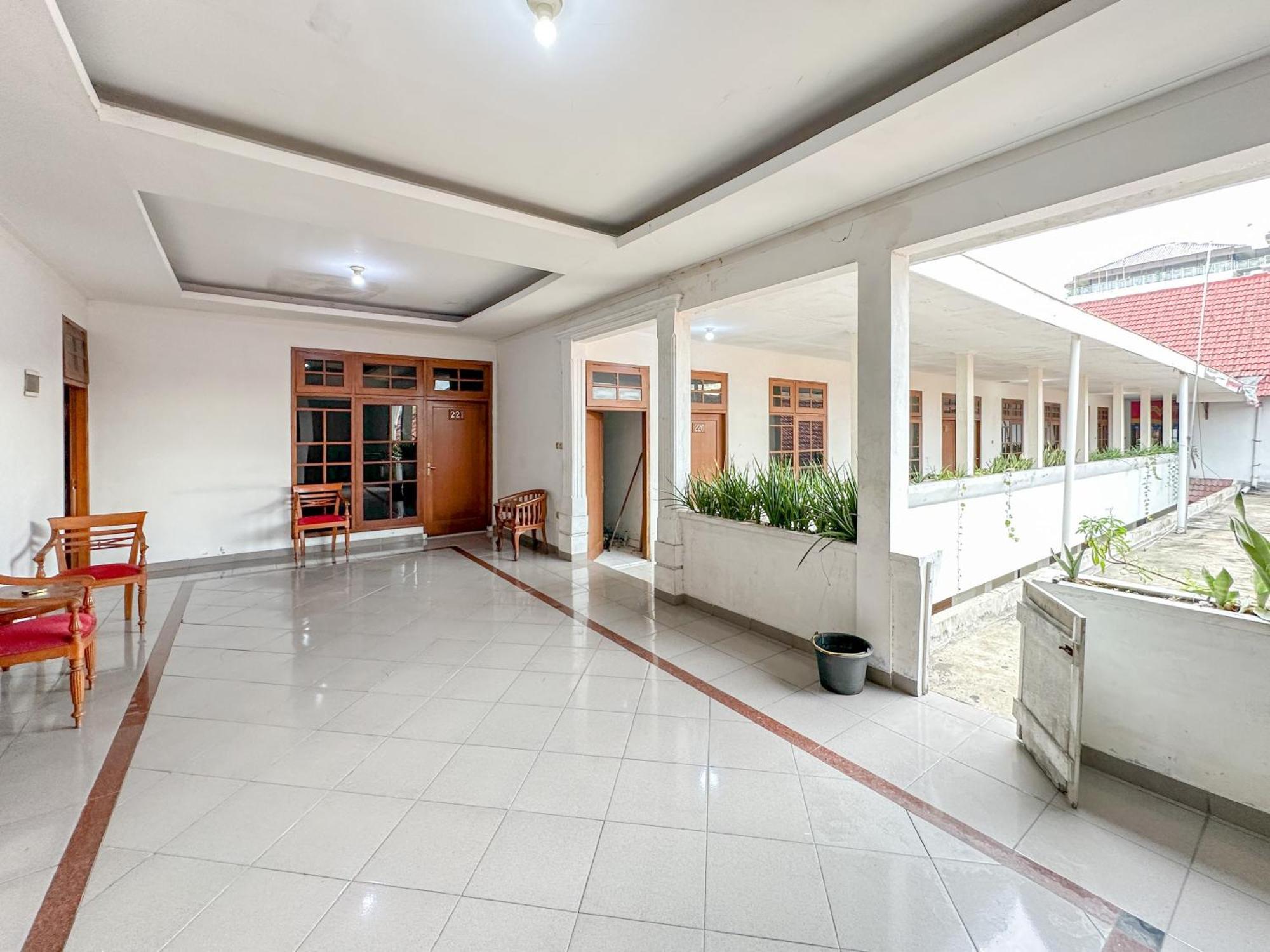 Hotel Dewi Sri Redpartner Yogyakarta Kültér fotó