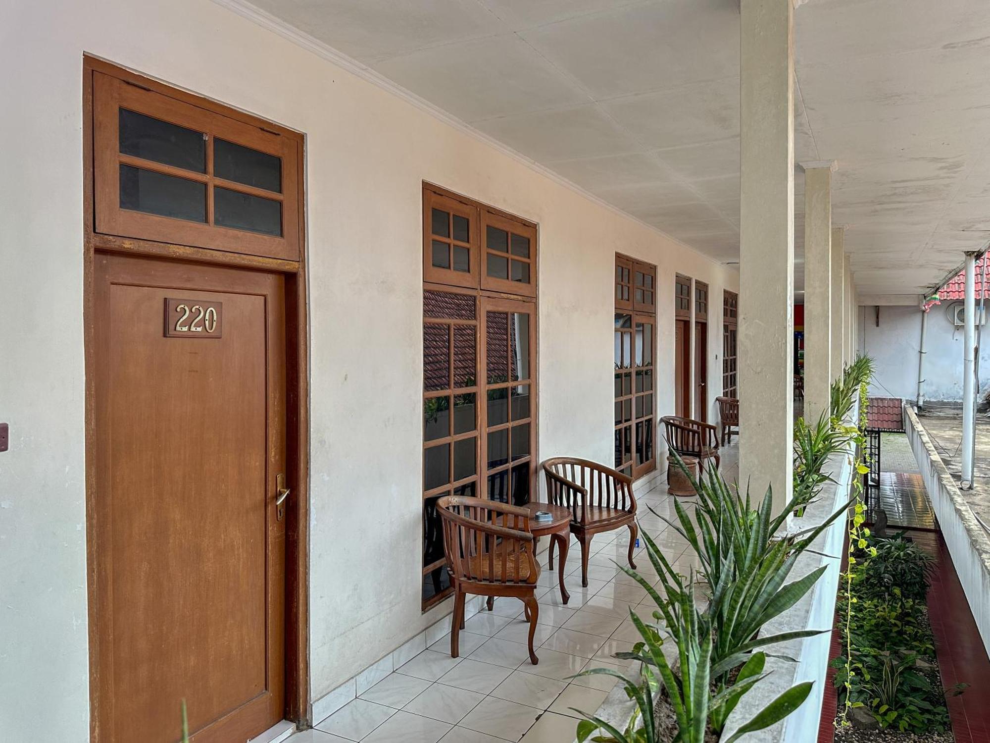 Hotel Dewi Sri Redpartner Yogyakarta Kültér fotó